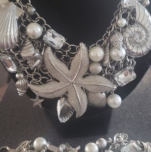 Silver and Rhinestone Elegant necklace with bracelet